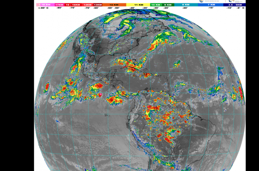 Tormenta tropical “Lorena” desplazándose paralelo a Baja California Sur