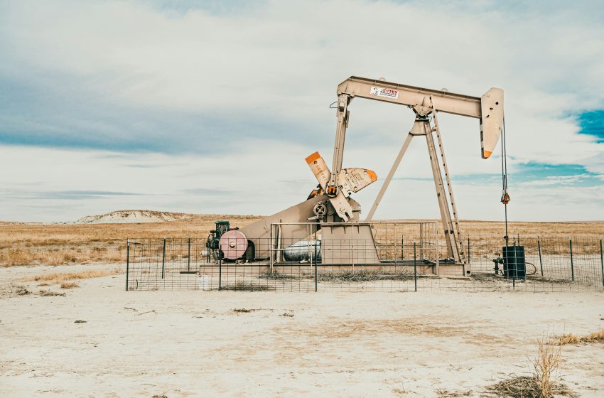 Análisis de los precios del petróleo ante la abundante oferta y la débil demanda