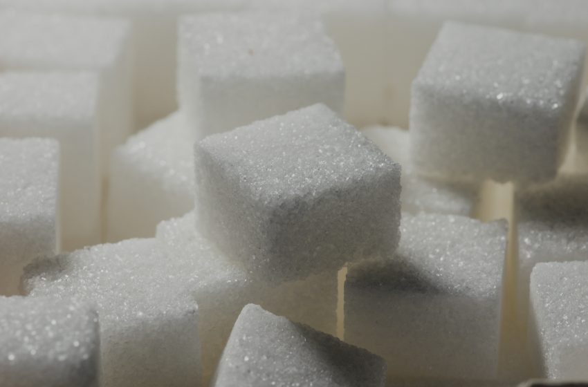 ONGs celebran posible aumento de impuestos a bebidas azucaradas y tabaco