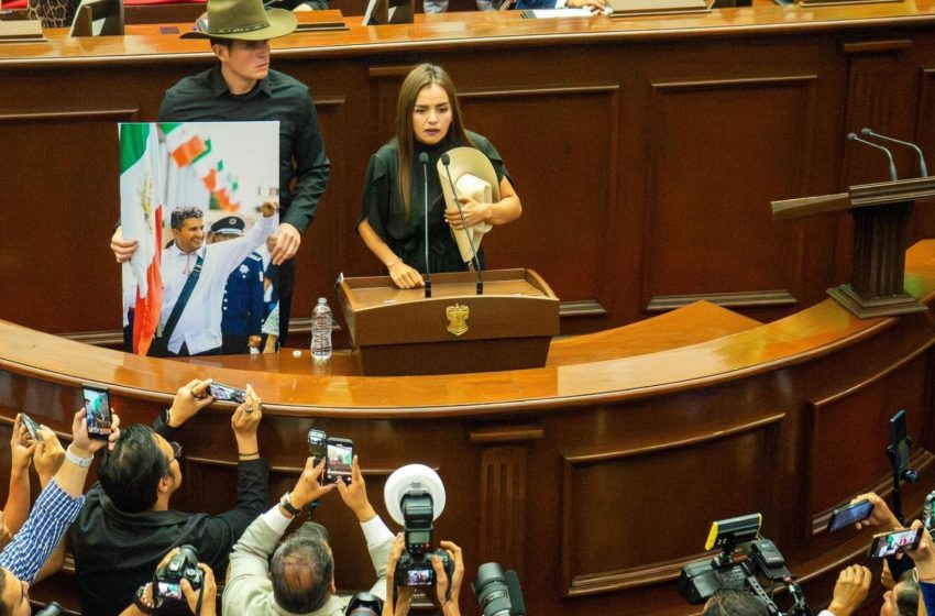  Toma la responsabilidad Grecia Quiroz como alcaldesa de Uruapan tras el asesinato de Carlos Manzo