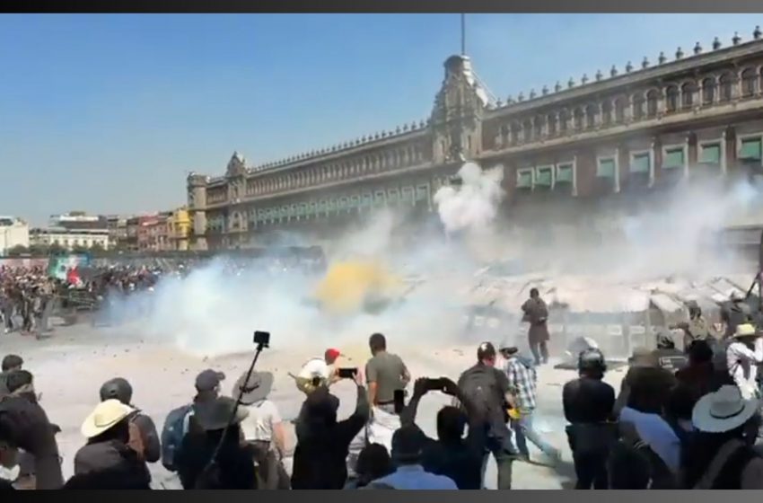  Generación Z aviva protestas en el Zócalo: batalla campal con la policía