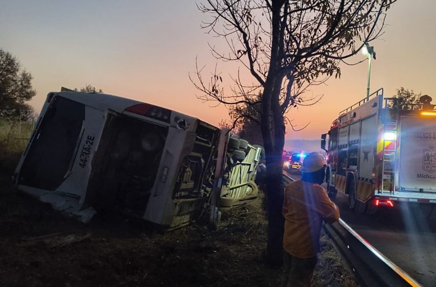  Trágico accidente en carretera de Michoacán: volcadura de autobús deja siete personas fallecidas