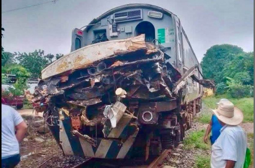  Choque entre Tren Interoceánico y tráiler en Pichucalco, Chiapas: no se reportan heridos
