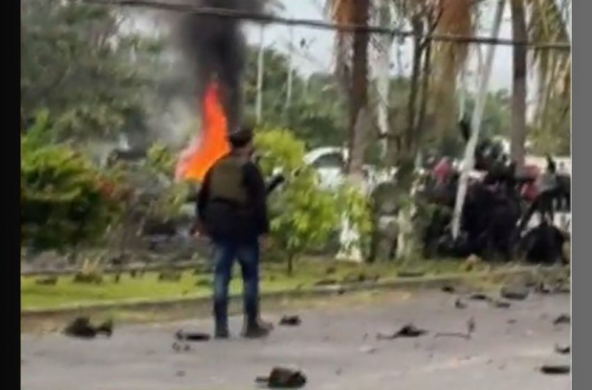  Explosión de coche bomba en Michoacán deja cinco muertos.
