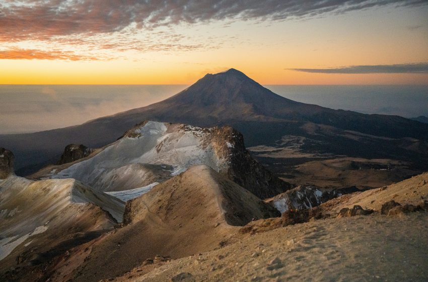  Descubren cámaras magmáticas del Popocatépetl hasta 10 km de profundidad con inteligencia artificial