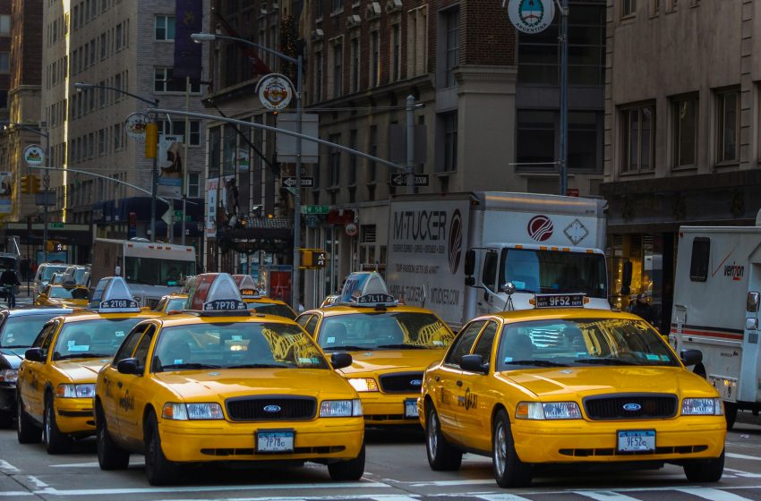  Ajustan nuevas tarifas a taxis en Saltillo; pondrán en orden el servicio