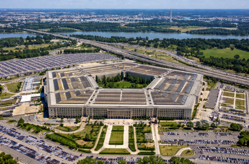  Acusación del juez de EU al Pentágono por violar orden judicial de acceso a periodistas.